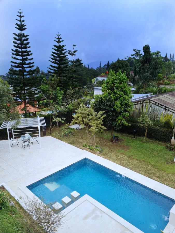 Villa Alessa Puncak Kültér fotó