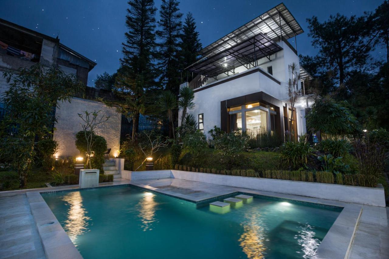 Villa Alessa Puncak Kültér fotó