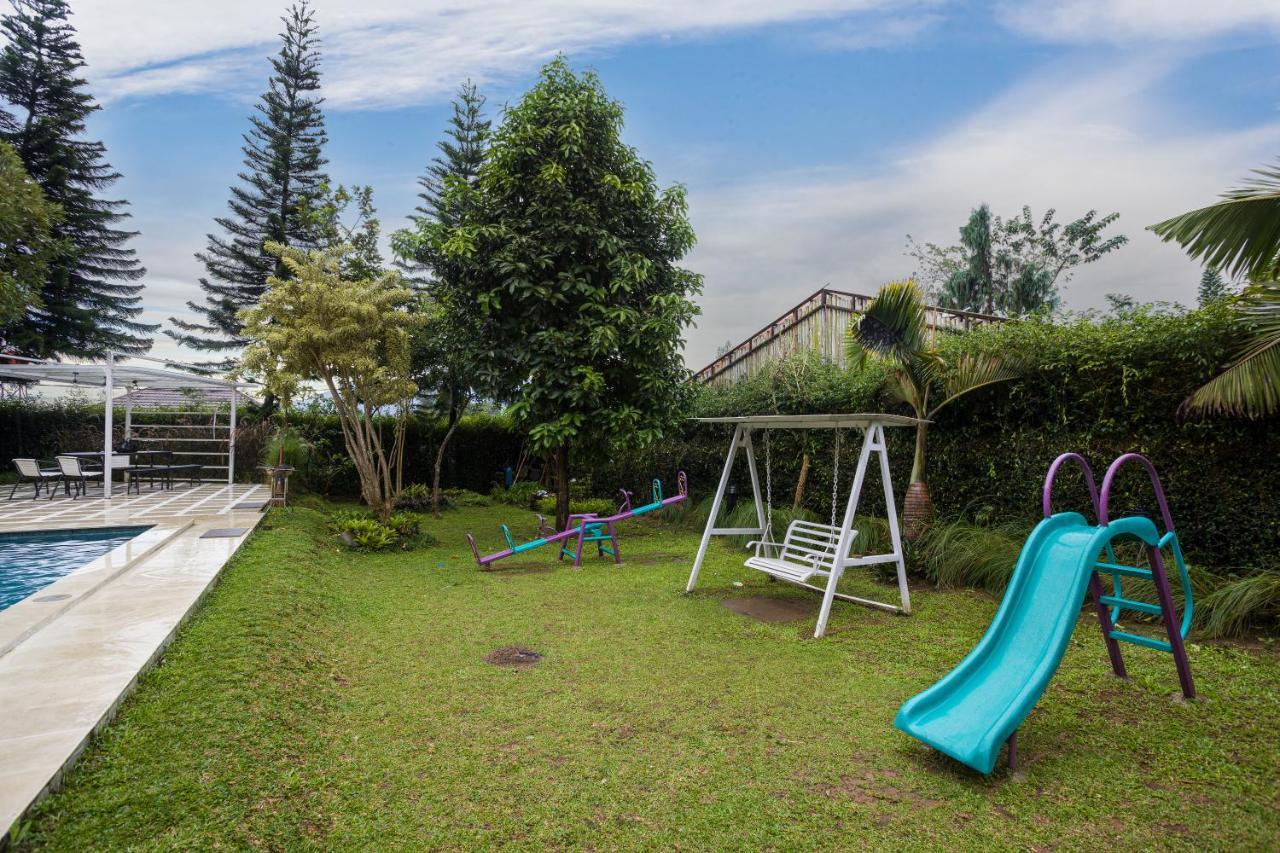 Villa Alessa Puncak Kültér fotó